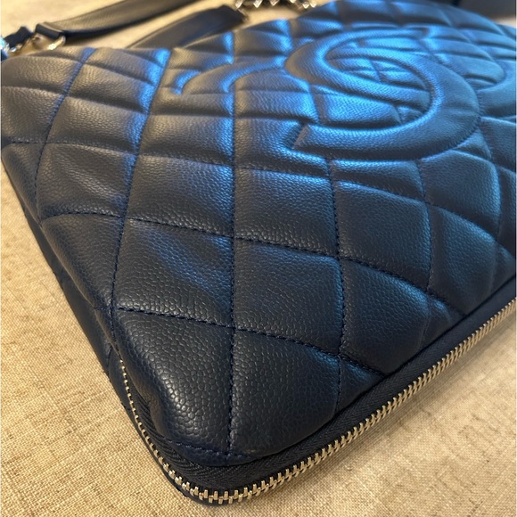 CHANEL Caviar Timeless Zip Around Tote Purse Bag W/Dust Cover, Box, Auth.Card - Picture 7 of 16